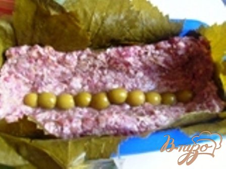 Мясной рулет в виноградный листиях Мясной рулет в виноградный листиях