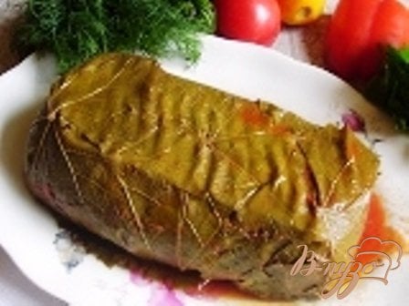 Мясной рулет в виноградный листиях Мясной рулет в виноградный листиях