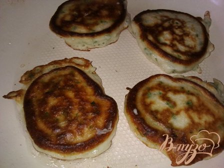 Оладьи с зеленым луком Оладьи с зеленым луком