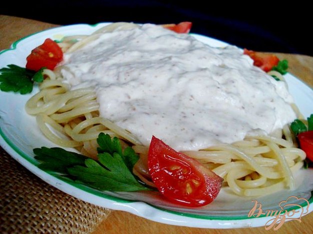 Рецепт Спагетти в сырно-сливочном соусе с грецким орехом
