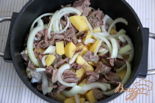 Жаркое из картофеля, варенного мяса в сливочном соусе Жаркое из картофеля, варенного мяса в сливочном соусе