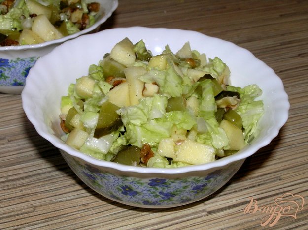 Рецепт Салат с яблоком и грецкими орехами