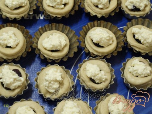 Булочки с творожной начинкой и ягодами Булочки с творожной начинкой и ягодами