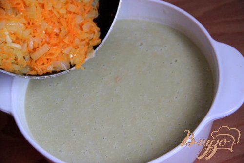 Крем-суп из курицы и зелёного горошка Крем-суп из курицы и зелёного горошка