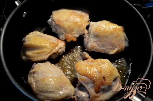 Куриные бедрышки с зелеными оливками Куриные бедрышки с зелеными оливками