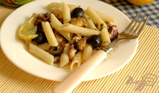 Рецепт Пенне с дарами моря и маслинами
