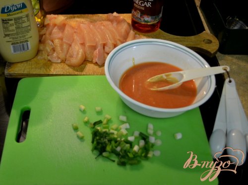Куриный гужон с чесночным соусом Куриный гужон с чесночным соусом