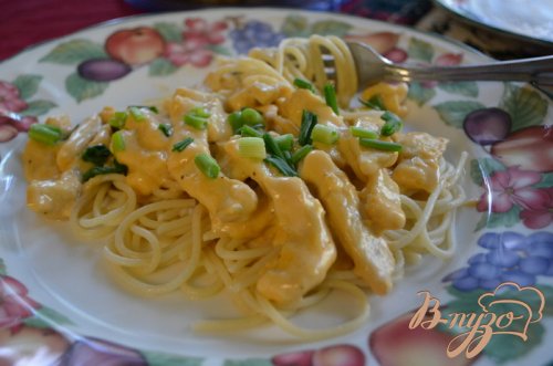 Куриный гужон с чесночным соусом Куриный гужон с чесночным соусом
