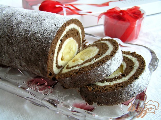 Рецепт Шоколадный рулет с творожной начинкой и бананом