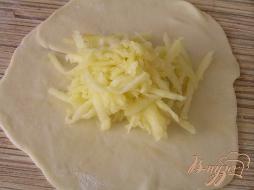 Чебуреки с яблоками Чебуреки с яблоками