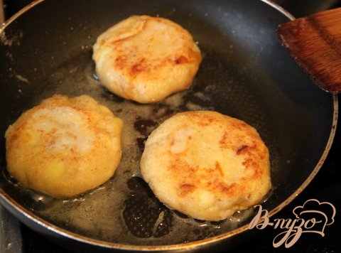 Итальянские манные оладьи с яблоком и курагой Итальянские манные оладьи с яблоком и курагой