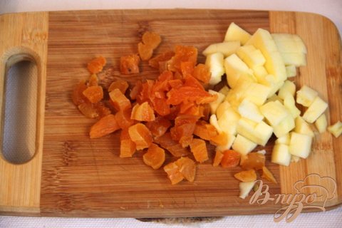 Итальянские манные оладьи с яблоком и курагой Итальянские манные оладьи с яблоком и курагой