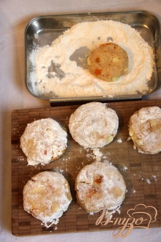 Итальянские манные оладьи с яблоком и курагой Итальянские манные оладьи с яблоком и курагой