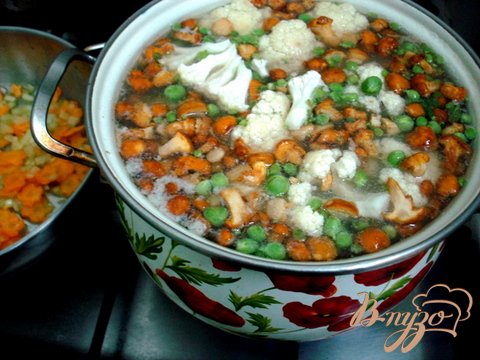 Суп с лисичками и горошком Суп с лисичками и горошком