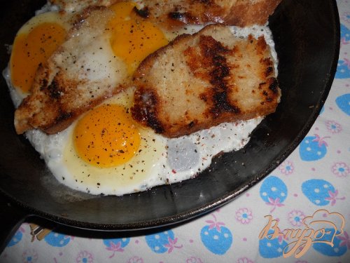 Гренки с яйцом и пармезаном Гренки с яйцом и пармезаном