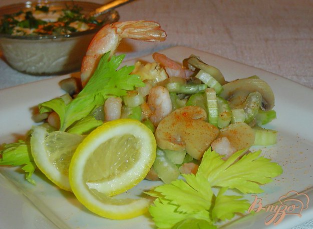 Рецепт Грибной салат с креветками и сельдереем