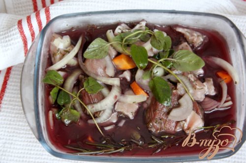 Французский пирог с мясом и красным вином Французский пирог с мясом и красным вином