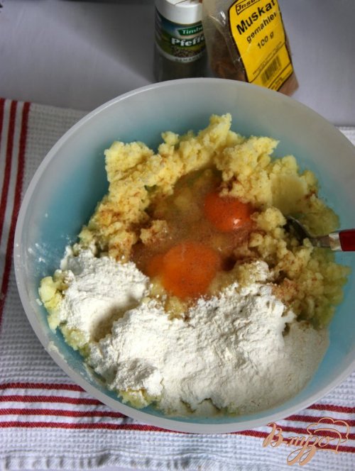 Жареные картофельные рулетики с ветчиной и луком Жареные картофельные рулетики с ветчиной и луком