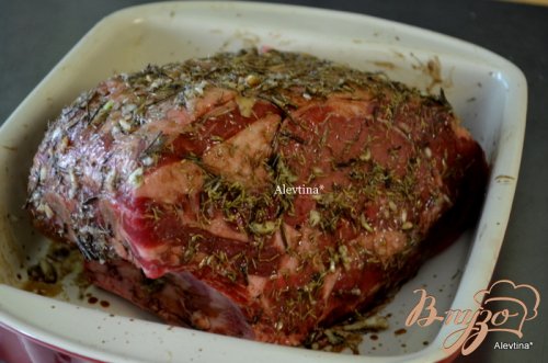 Праздничная корейка с розмарином Праздничная корейка с розмарином