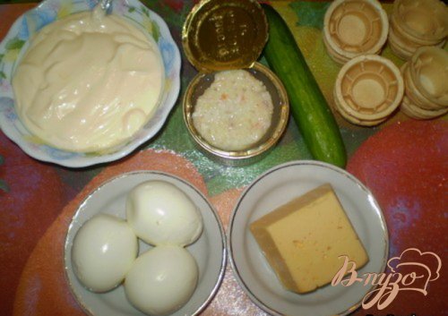 Корзинки с мясом криля и огурчиком Корзинки с мясом криля и огурчиком