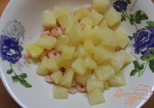 Салат с креветками, ананасом и чесноком Салат с креветками, ананасом и чесноком