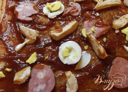 Домашняя мясная пицца с яйцом Домашняя мясная пицца с яйцом