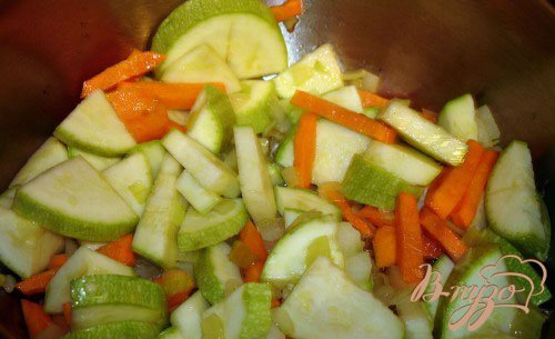 Грибной суп-пюре с кабачком и сухариками Грибной суп-пюре с кабачком и сухариками