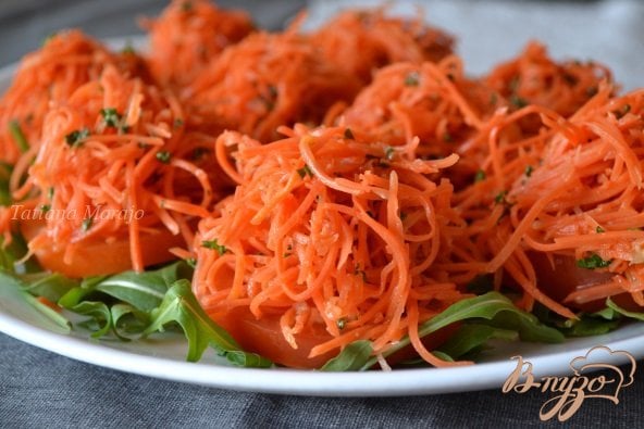 Рецепт Закуска из томатов и маринованной моркови