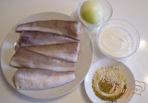 Запеченный хек в сметане с кунжутом Запеченный хек в сметане с кунжутом