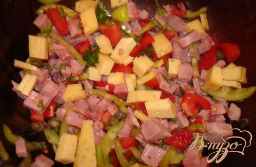 Горячий салат из макарон и ветчины Горячий салат из макарон и ветчины