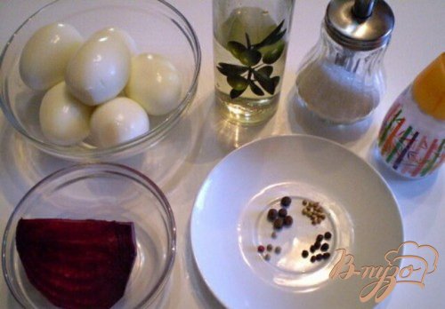 Маринованные яйца со свеклой Маринованные яйца со свеклой