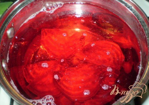Маринованные яйца со свеклой Маринованные яйца со свеклой