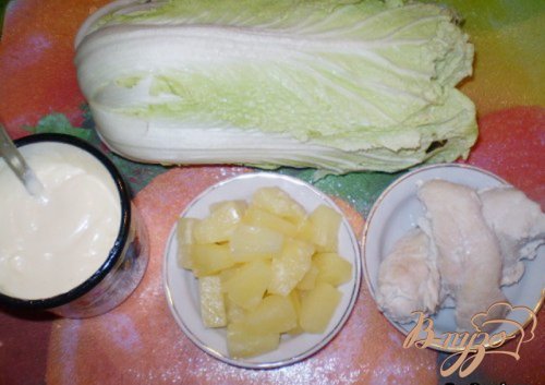 Салат из пекинской капусты с курицей и ананасом Салат из пекинской капусты с курицей и ананасом