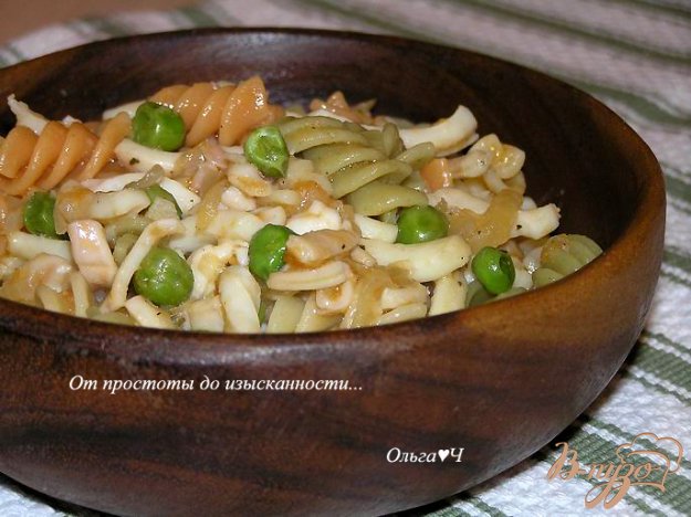 Рецепт Трехцветная паста с кальмарами и зеленым горошком