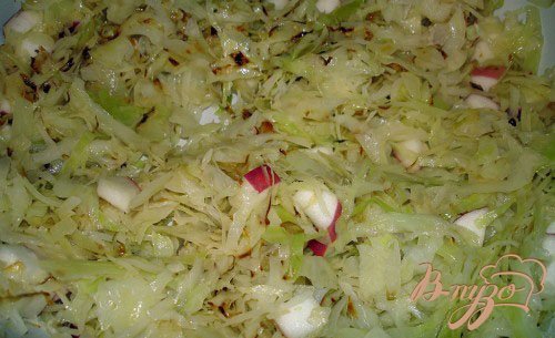 Тушеная капуста с мятой и яблоком Тушеная капуста с мятой и яблоком