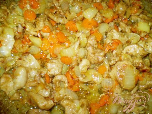 Свинина тушенная в вине с каперсами и овощами Свинина тушенная в вине с каперсами и овощами