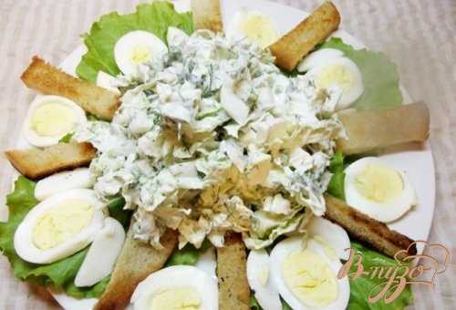 Овощной салат с гренками Овощной салат с гренками
