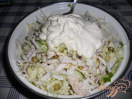 Легкий салат с курочкой и пекинской капустой Легкий салат с курочкой и пекинской капустой