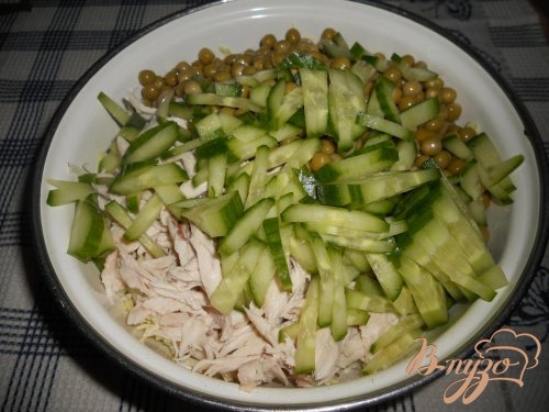 Легкий салат с курочкой и пекинской капустой Легкий салат с курочкой и пекинской капустой