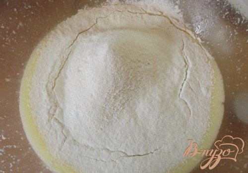 Нежная шарлотка с лимоной цедрой Нежная шарлотка с лимоной цедрой