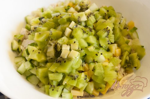Салат с киви и куриным филе Салат с киви и куриным филе