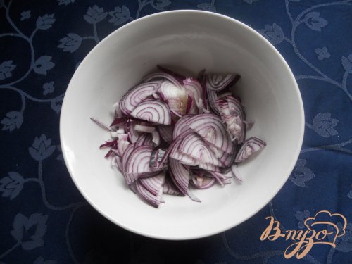 Салат луковый с яблоком и колбасным сыром Салат луковый с яблоком и колбасным сыром