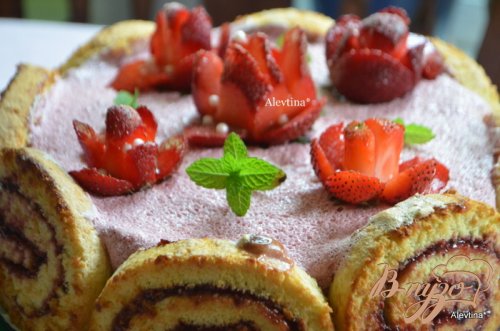 Торт праздничный с ягодным вкусом