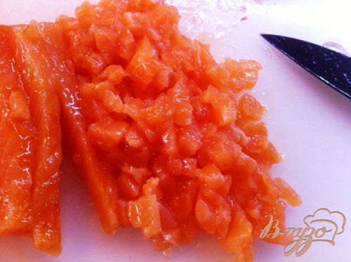 Тартар из лосося с каперсами и красным луком Тартар из лосося с каперсами и красным луком