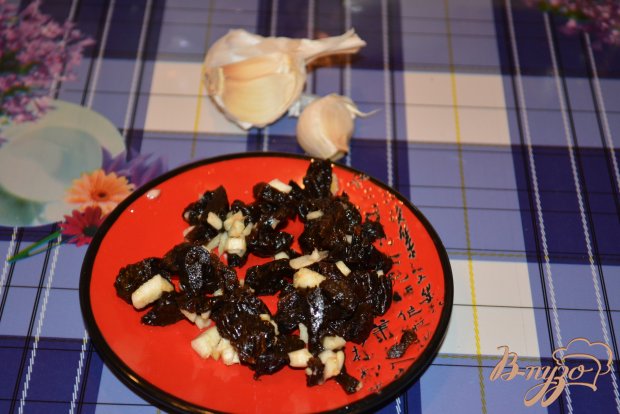 Куриные бедра с черносливом Куриные бедра с черносливом