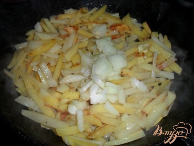 Жаренный картофель с луком и укропом Жаренный картофель с луком и укропом