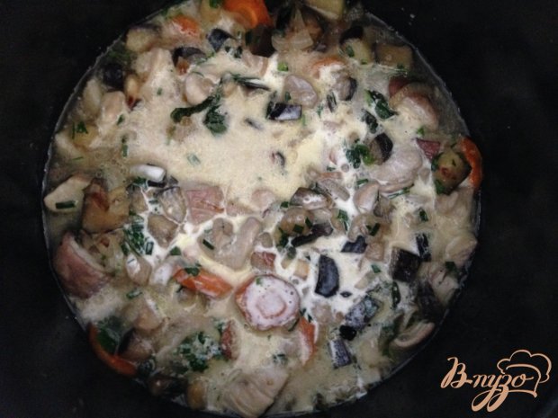 Куриные крылья с тушенными грибами в сливках Куриные крылья с тушенными грибами в сливках