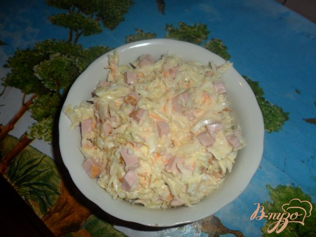 Рецепт Капустный салат с колбасой