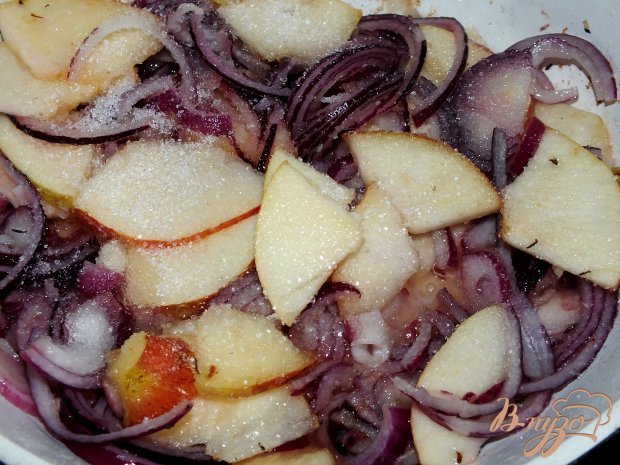 Куриные крылья с карамелизированными яблоками и луком Куриные крылья с карамелизированными яблоками и луком