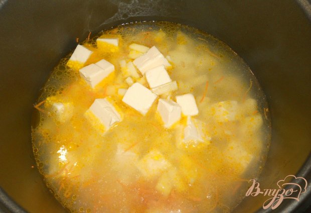 Суп с плавленным сыром и курицей в мультиварке Суп с плавленным сыром и курицей в мультиварке